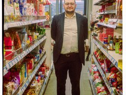 Jonathan Dashevsky, Supermarkt Besitzer